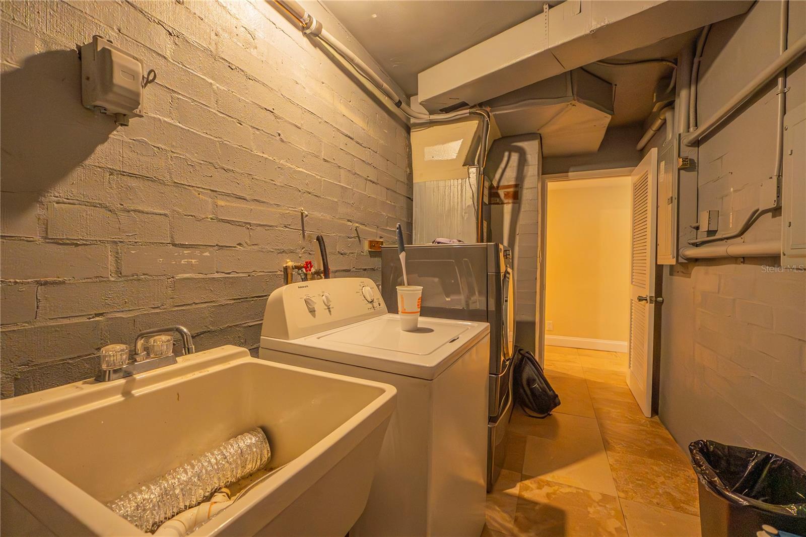 135 Park Ave Property Photo 51