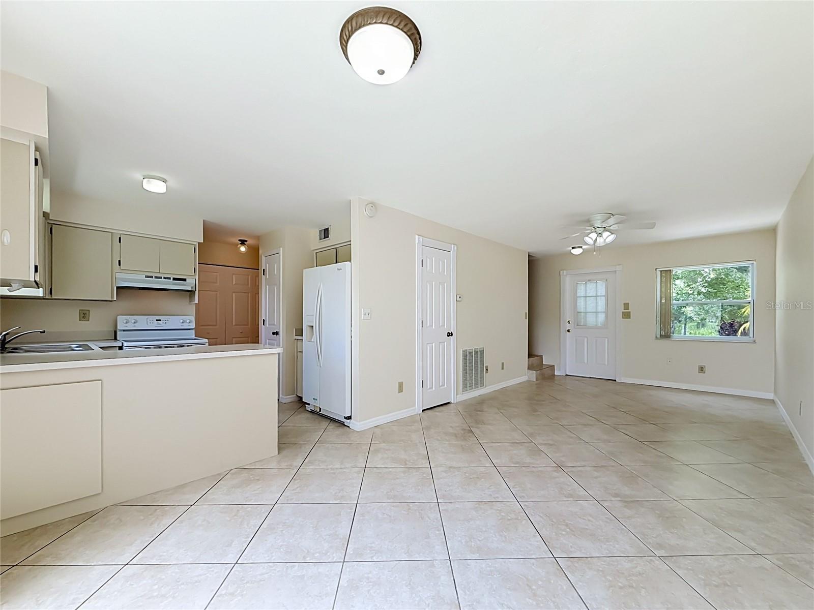 1718 Adams Cir S Property Photo 3