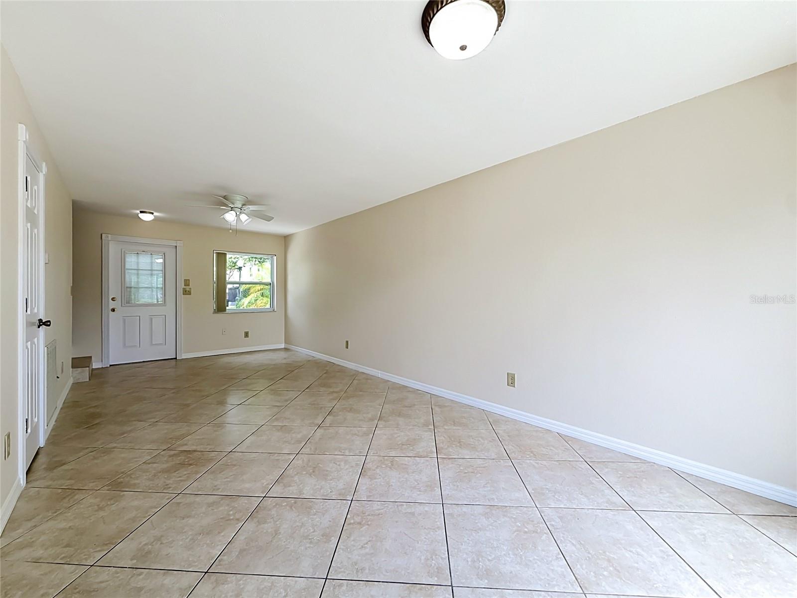 1718 Adams Cir S Property Photo 4