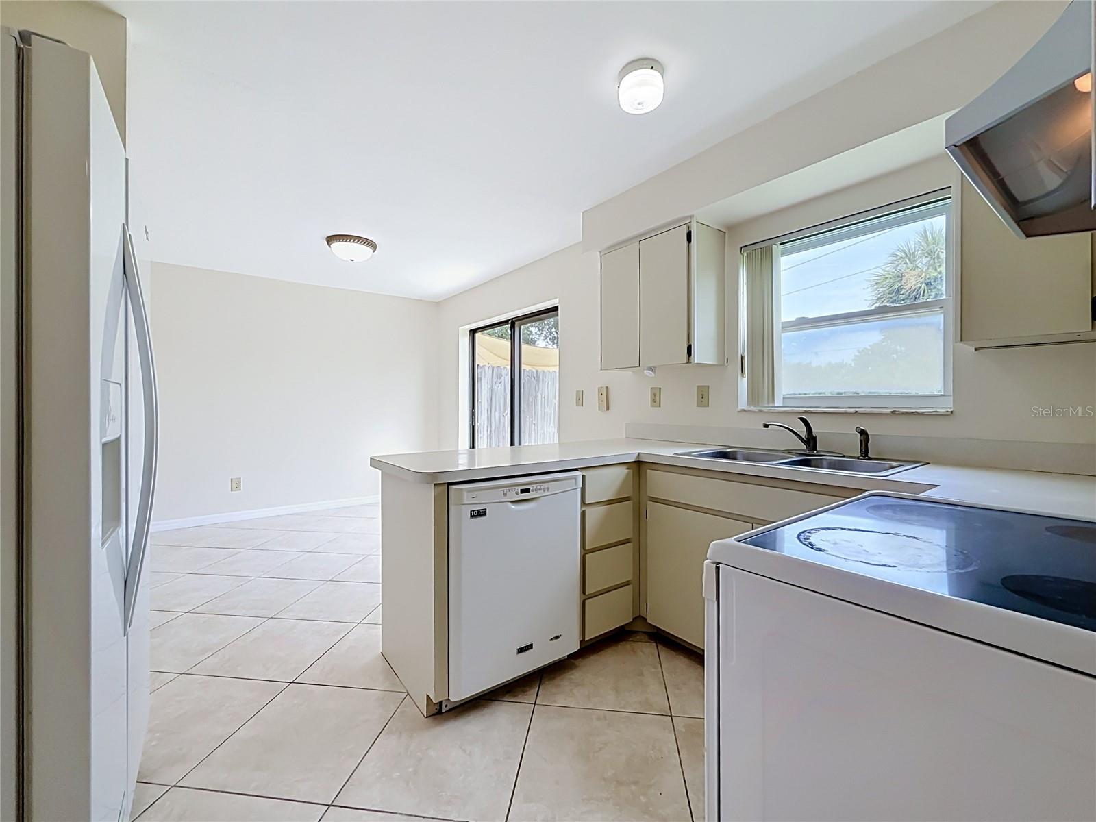 1718 Adams Cir S Property Photo 12