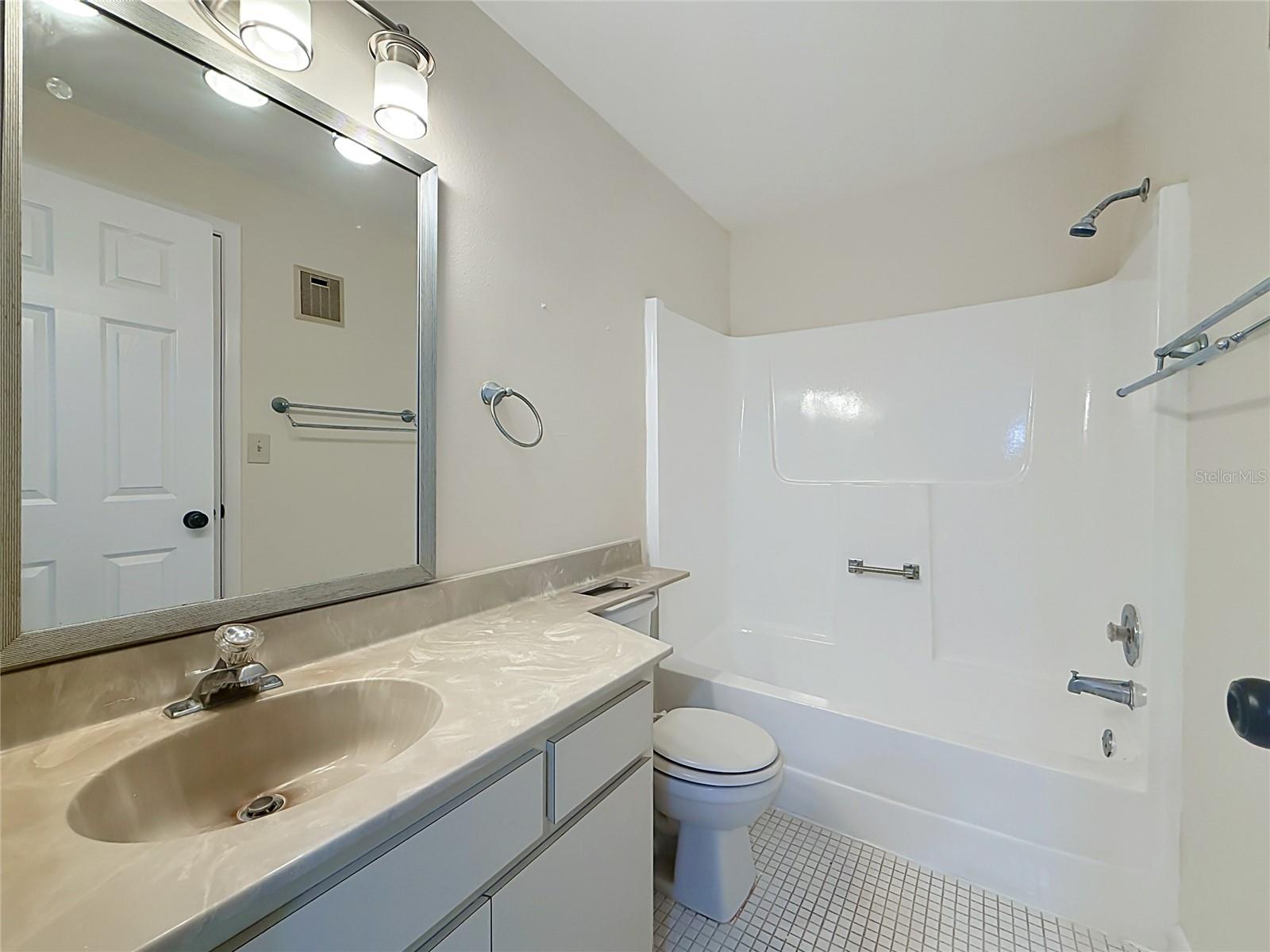 1718 Adams Cir S Property Photo 28