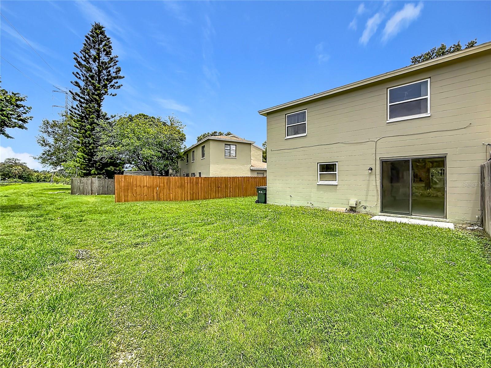 1718 Adams Cir S Property Photo 41