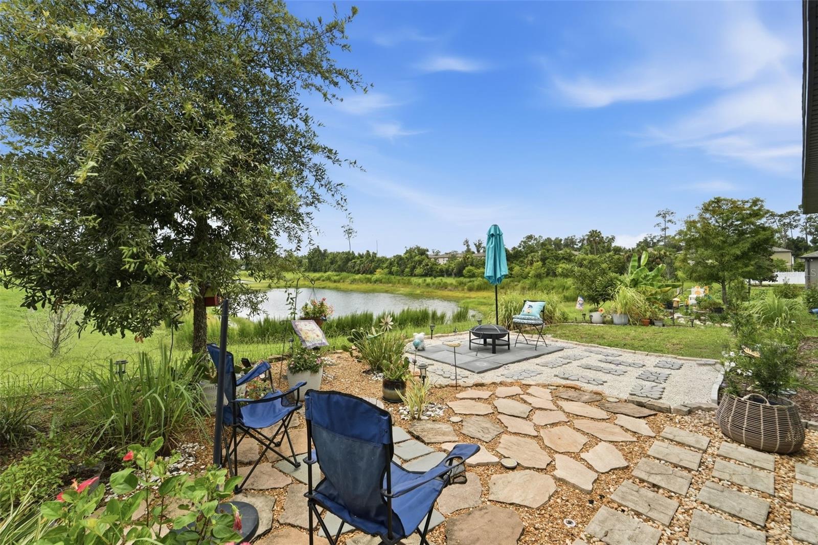 1525 Playwright Dr Property Photo 2