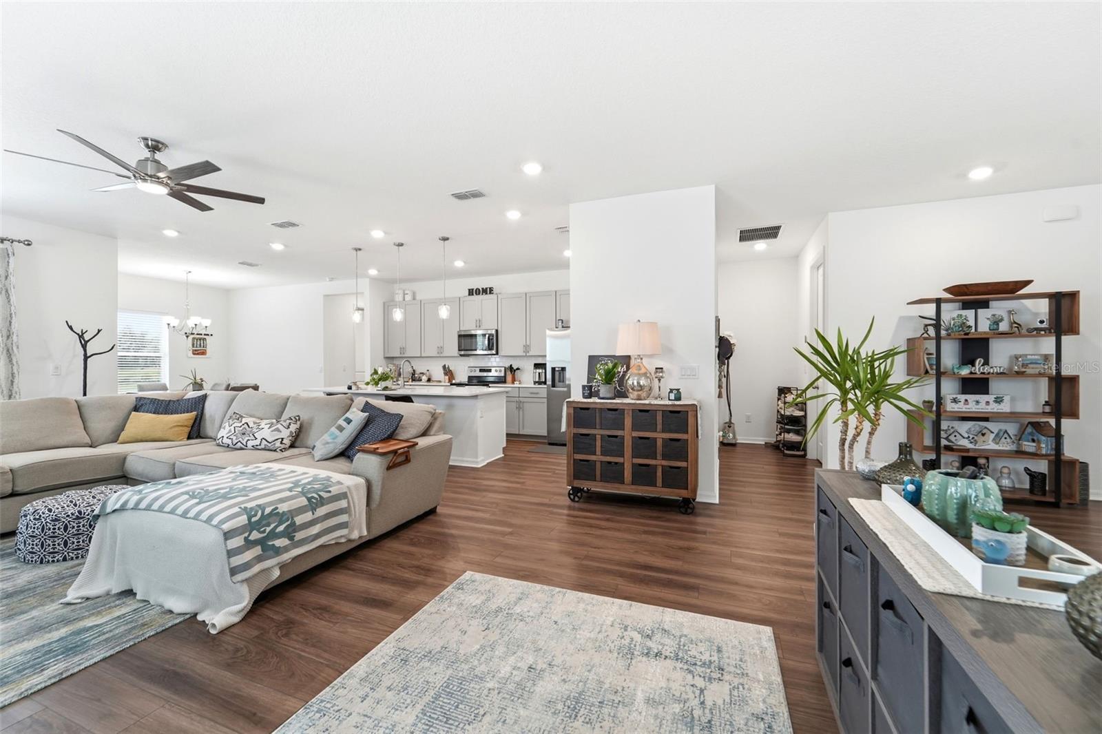 1525 Playwright Dr Property Photo 8