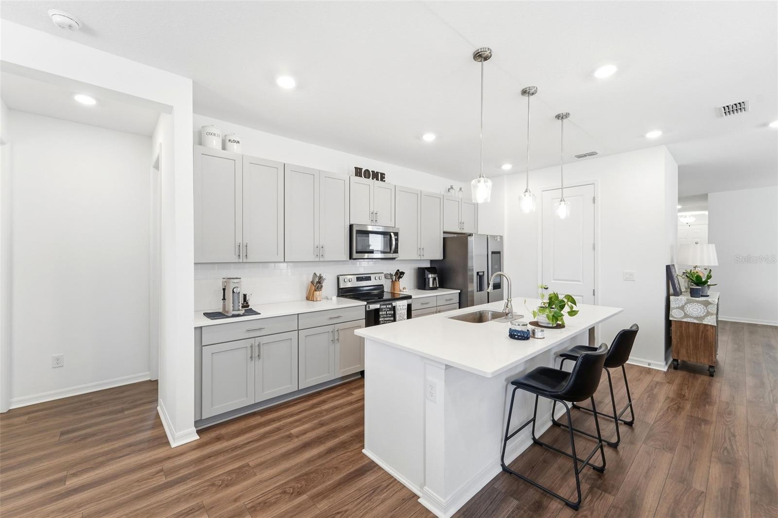 1525 Playwright Dr Property Photo 12