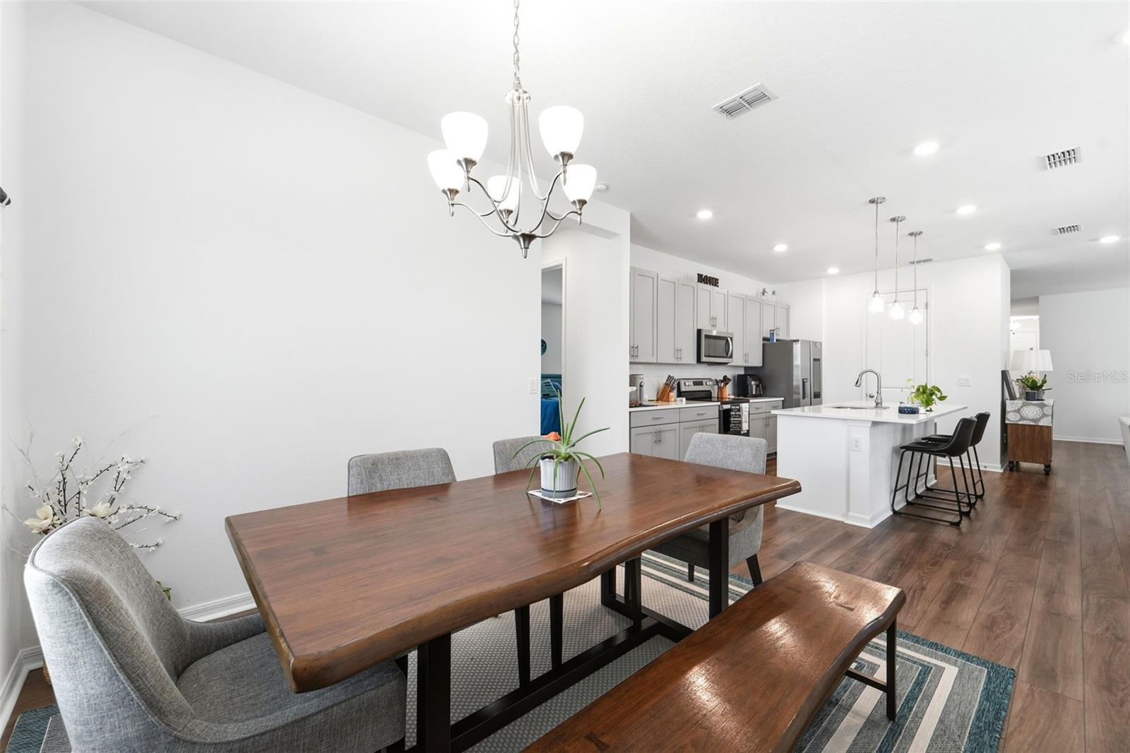1525 Playwright Dr Property Photo 14