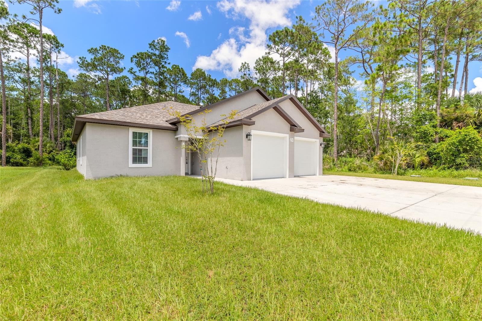 48 Regency Dr Property Photo 3