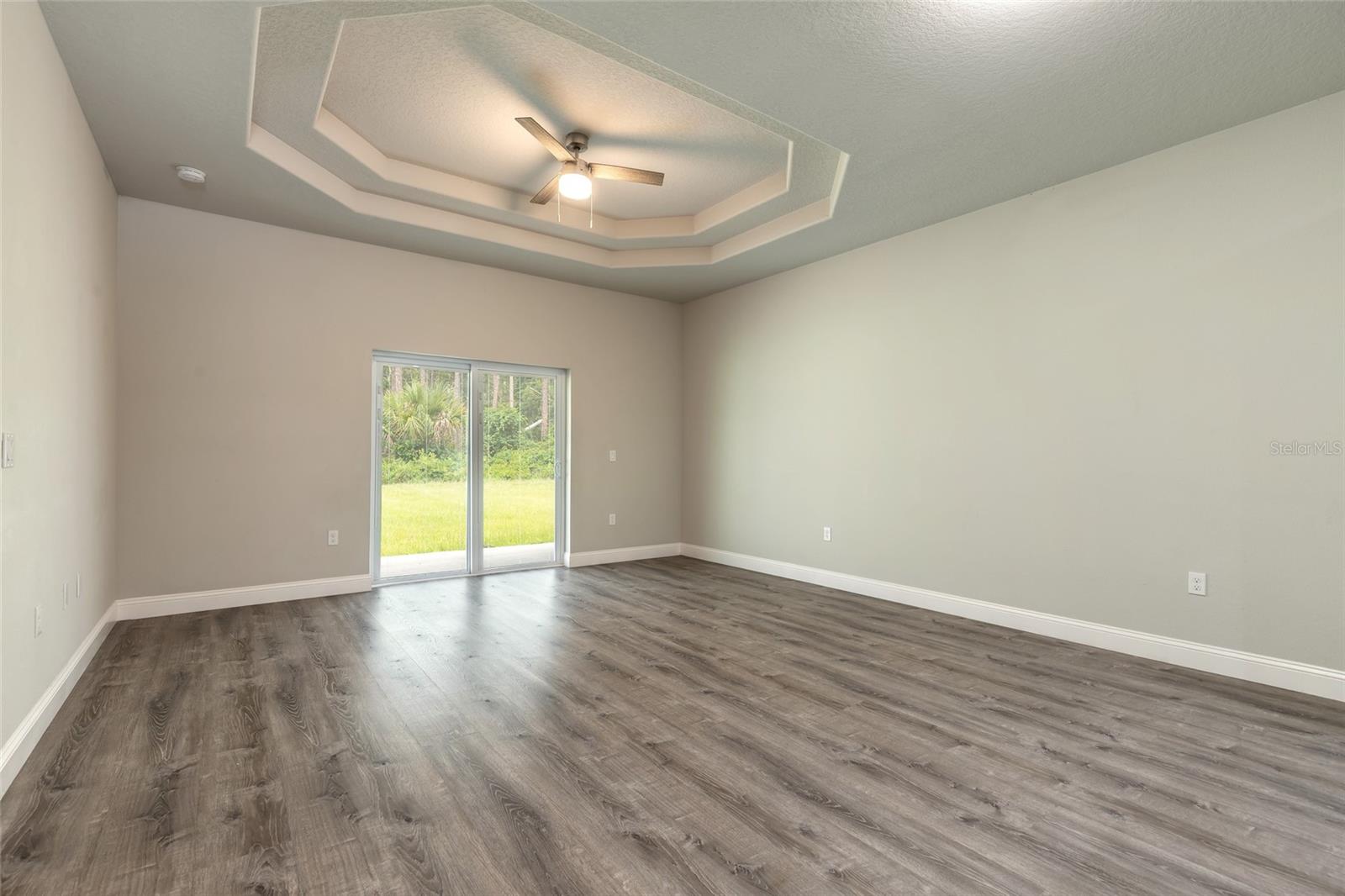 48 Regency Dr Property Photo 6