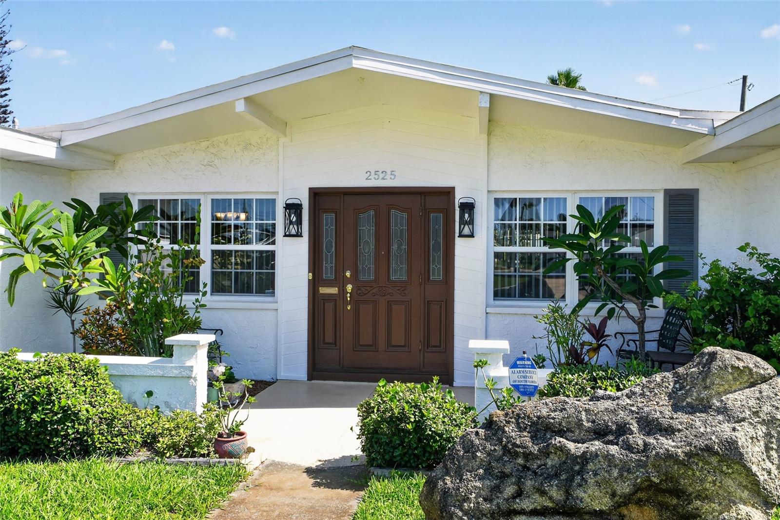 2525 CORAL WAY W Property Photo 1