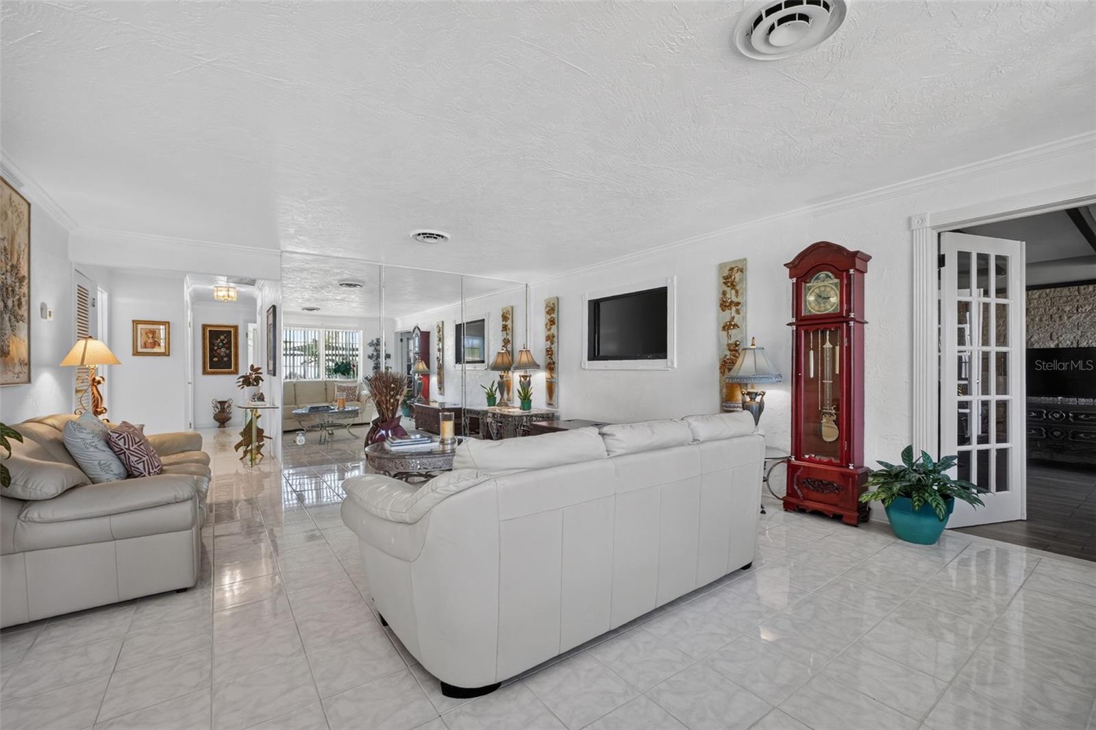 2525 Coral Way W Property Photo 4