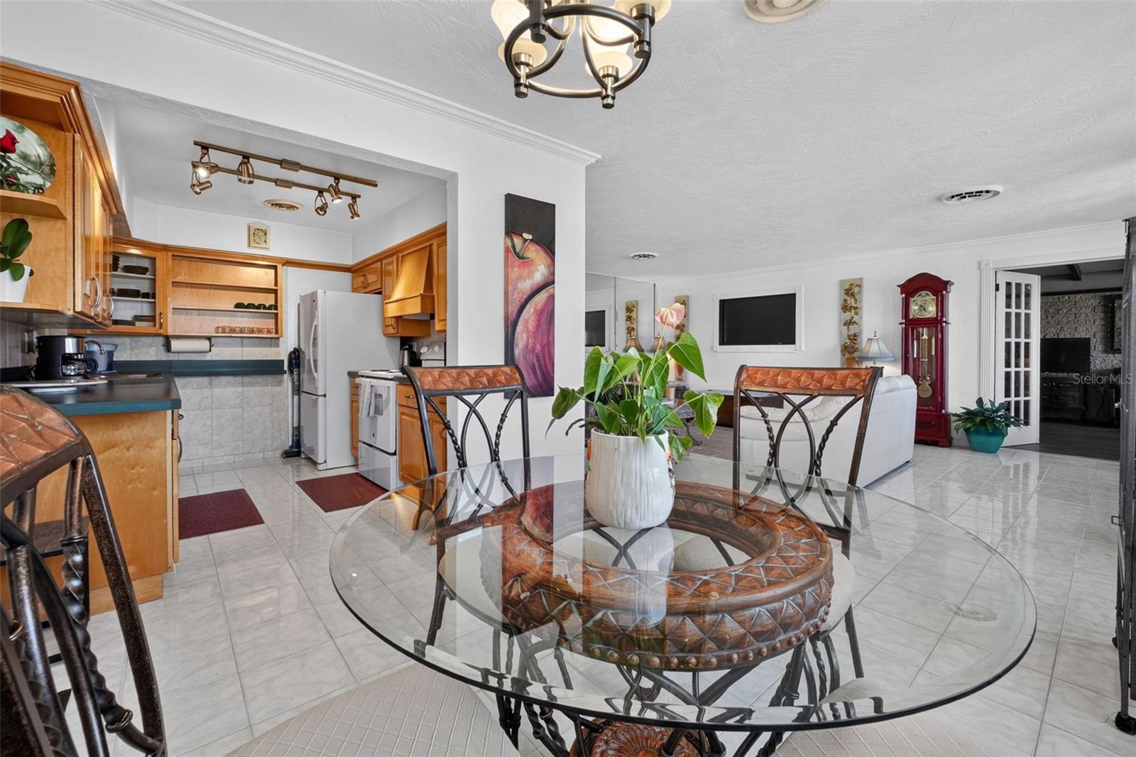 2525 Coral Way W Property Photo 6
