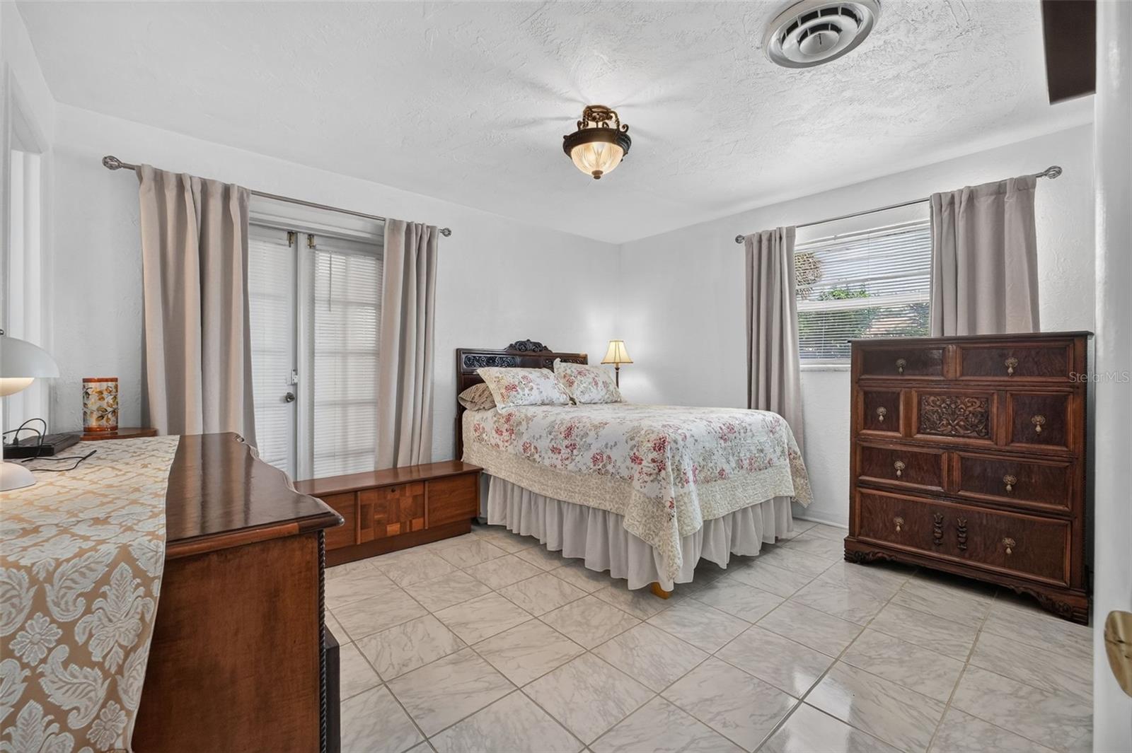 2525 Coral Way W Property Photo 7