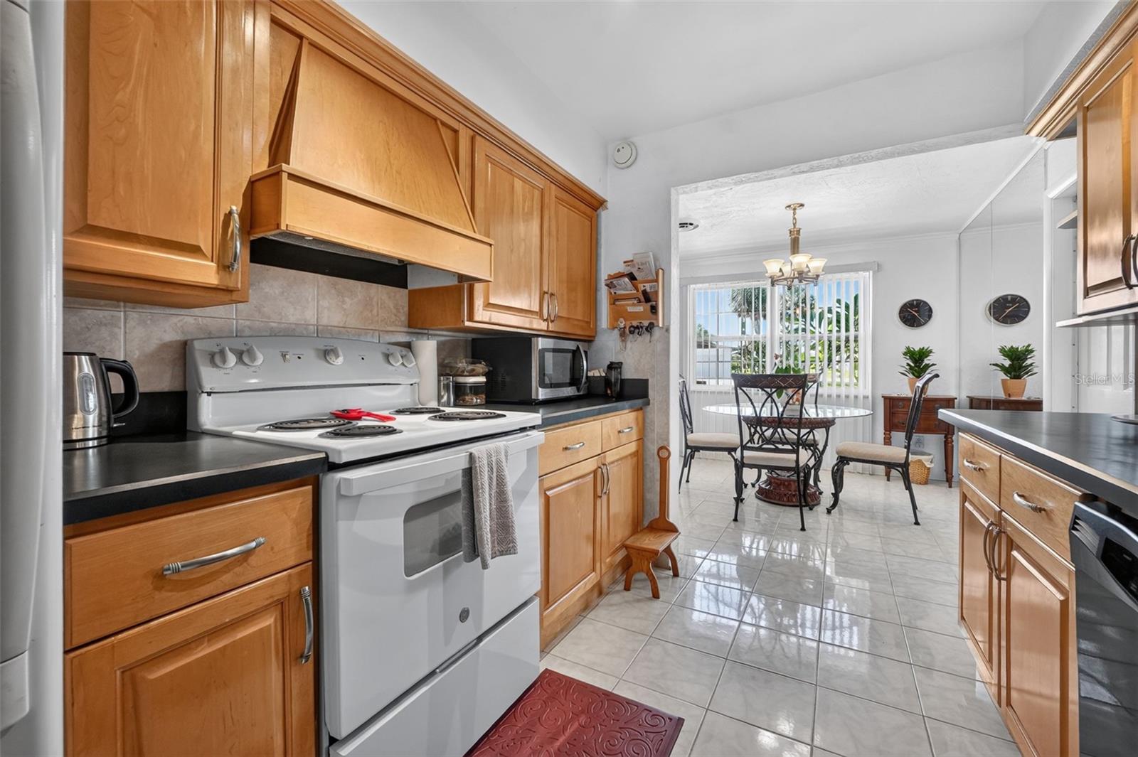 2525 Coral Way W Property Photo 9