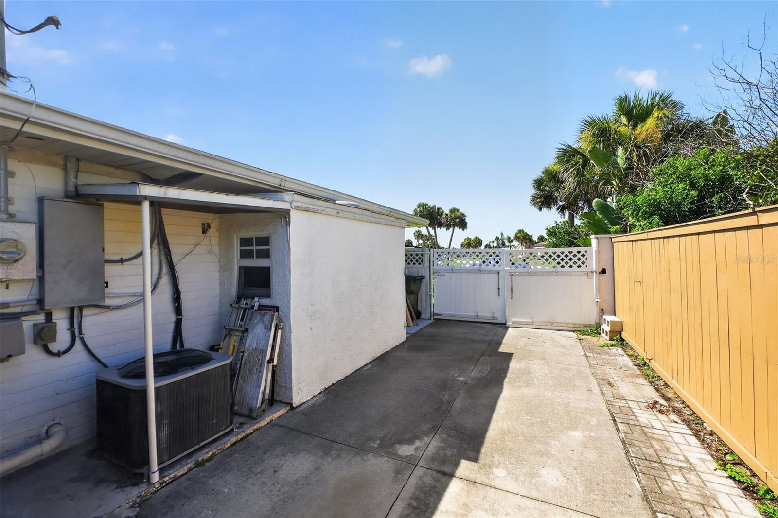 2525 Coral Way W Property Photo 24