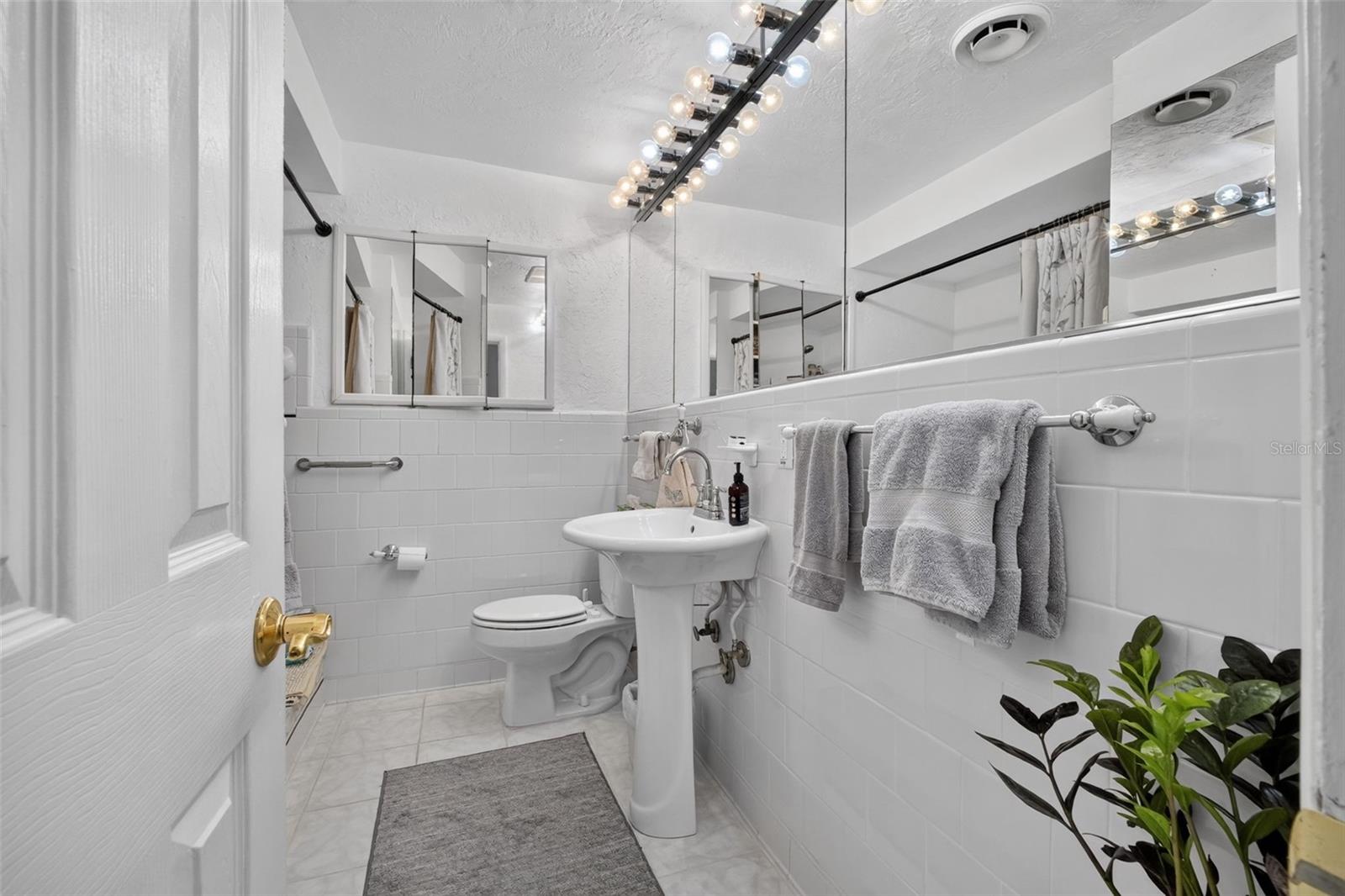 2525 Coral Way W Property Photo 37