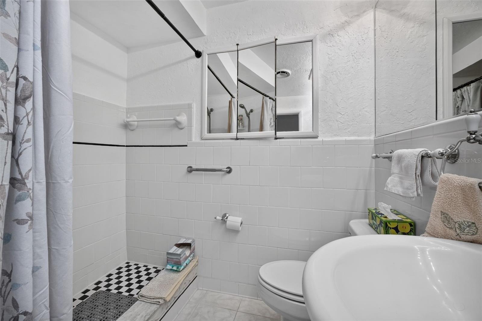 2525 Coral Way W Property Photo 38