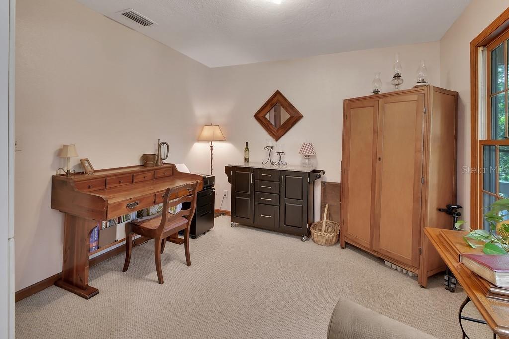 1379 Taylor Rd W Property Photo 11