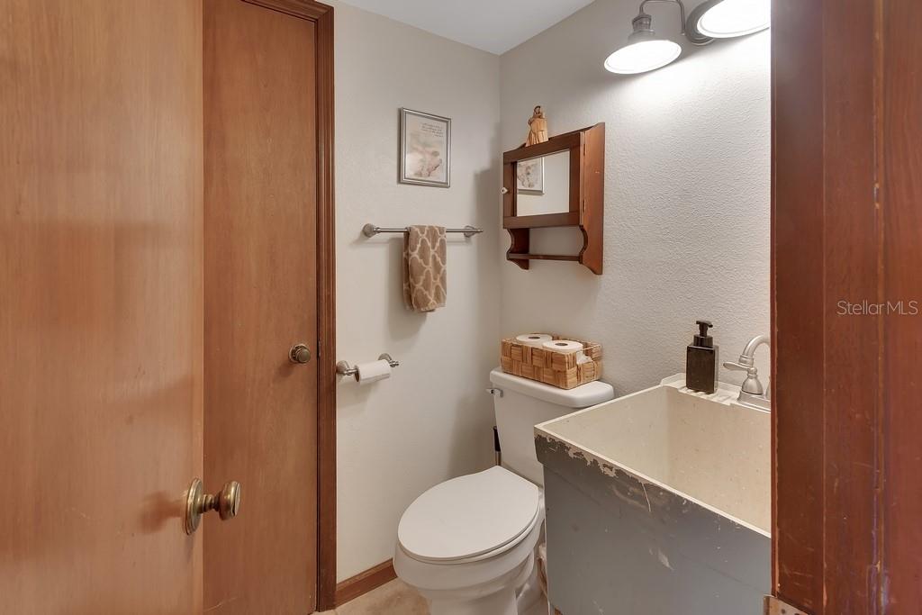 1379 Taylor Rd W Property Photo 16