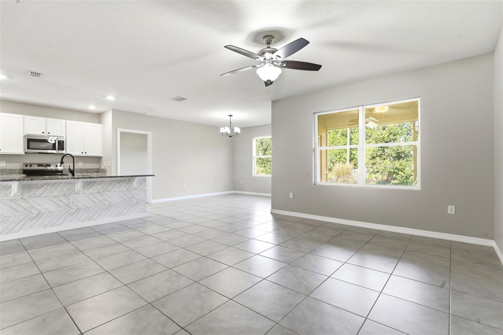 895 Lazio Cir Property Photo 3