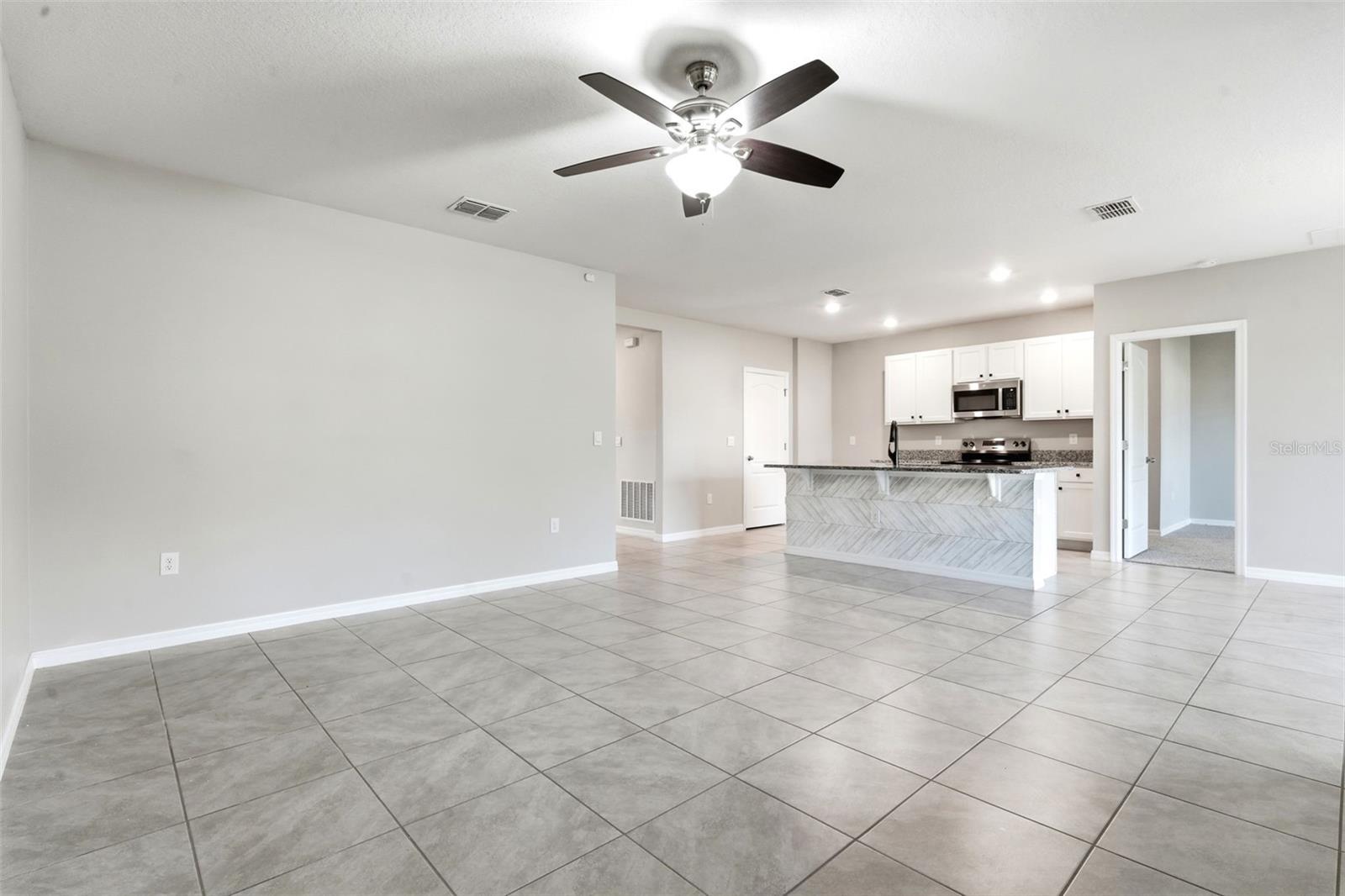 895 Lazio Cir Property Photo 4