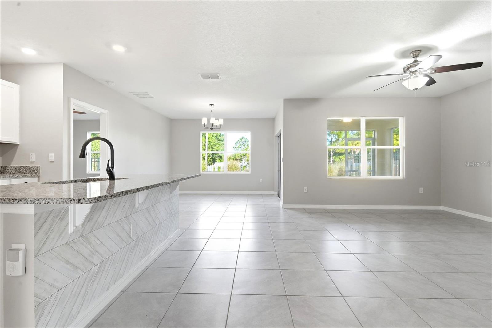 895 Lazio Cir Property Photo 5