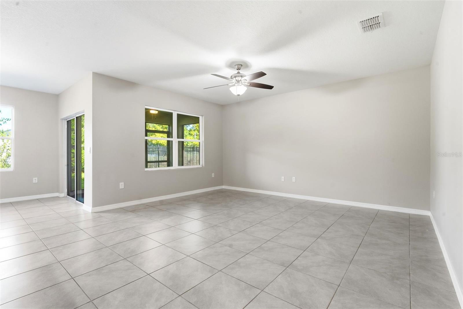 895 Lazio Cir Property Photo 7