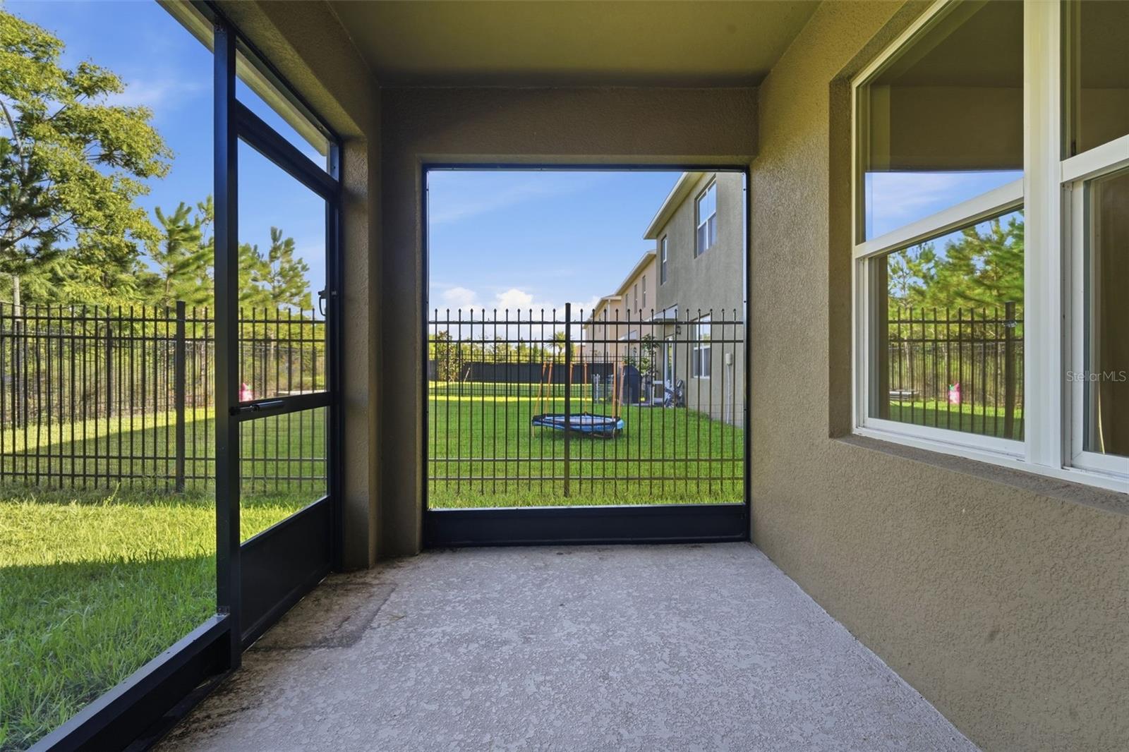 895 Lazio Cir Property Photo 33