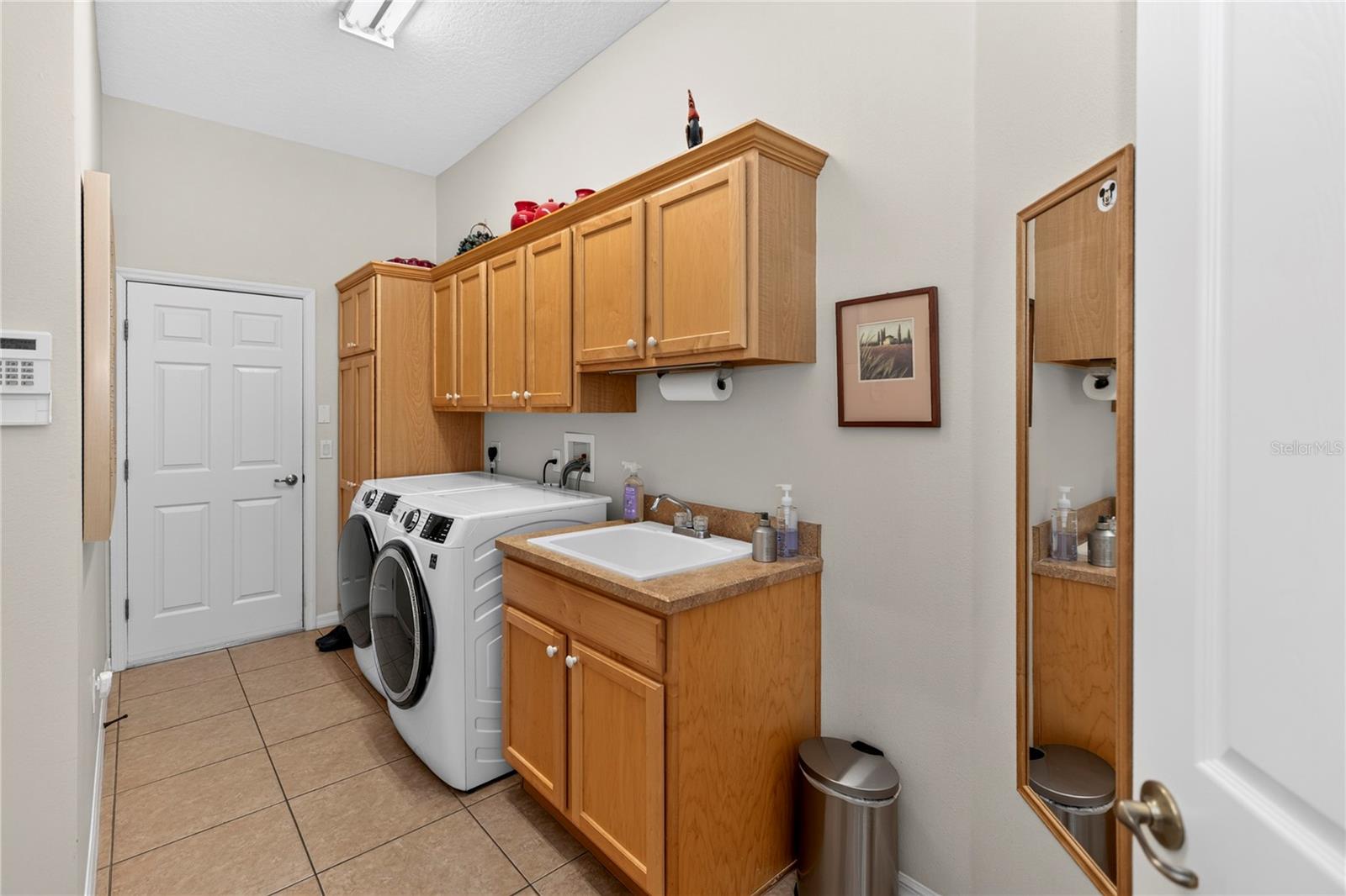 619 Newhall Ln Property Photo 26