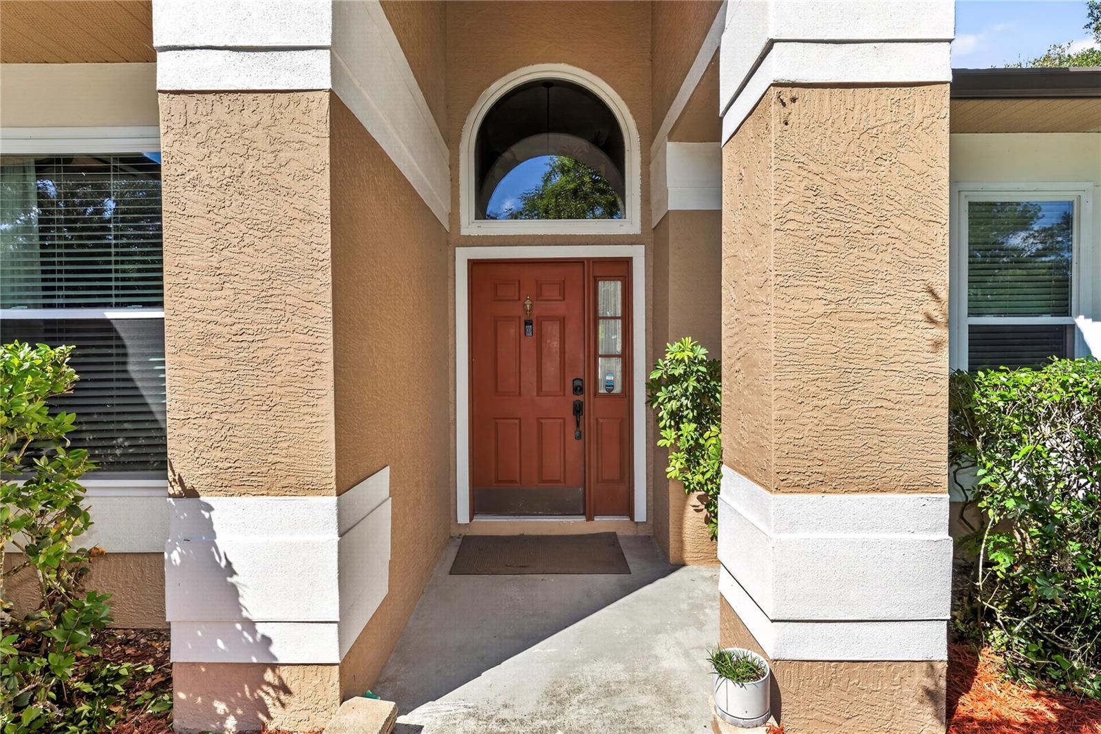 1907 Westbourne Dr Property Photo 2