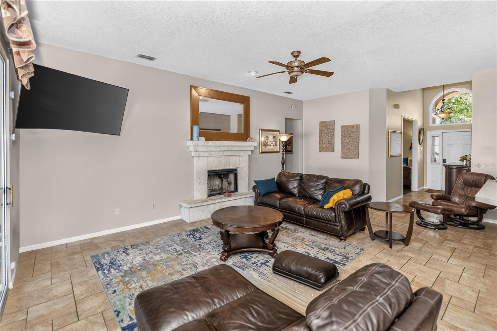 1907 Westbourne Dr Property Photo 4