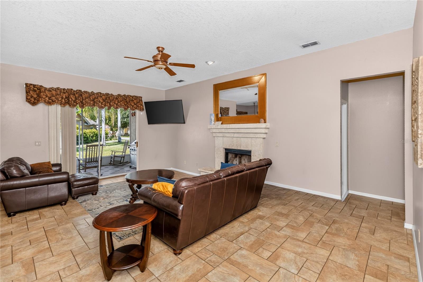 1907 Westbourne Dr Property Photo 5