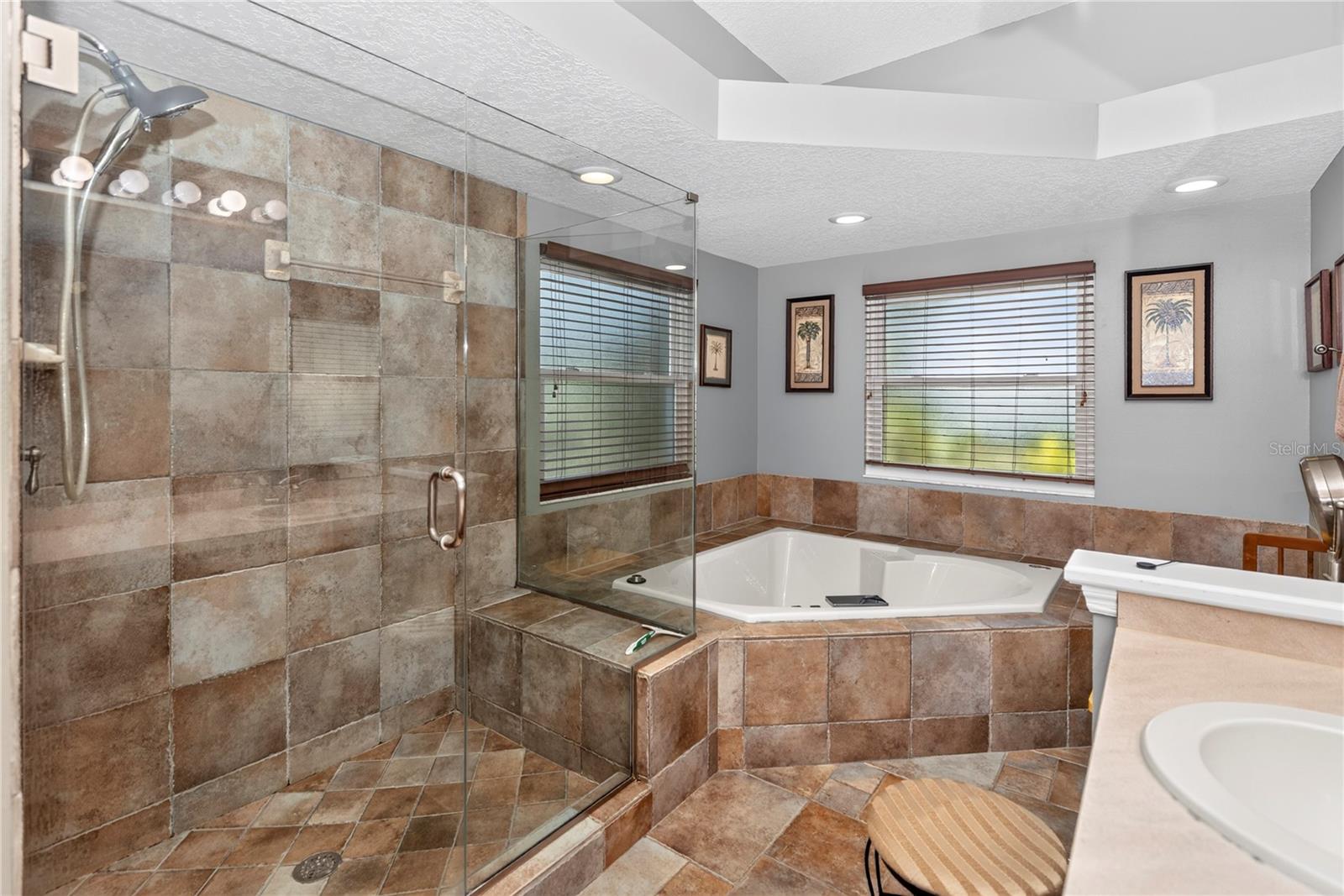 1907 Westbourne Dr Property Photo 15