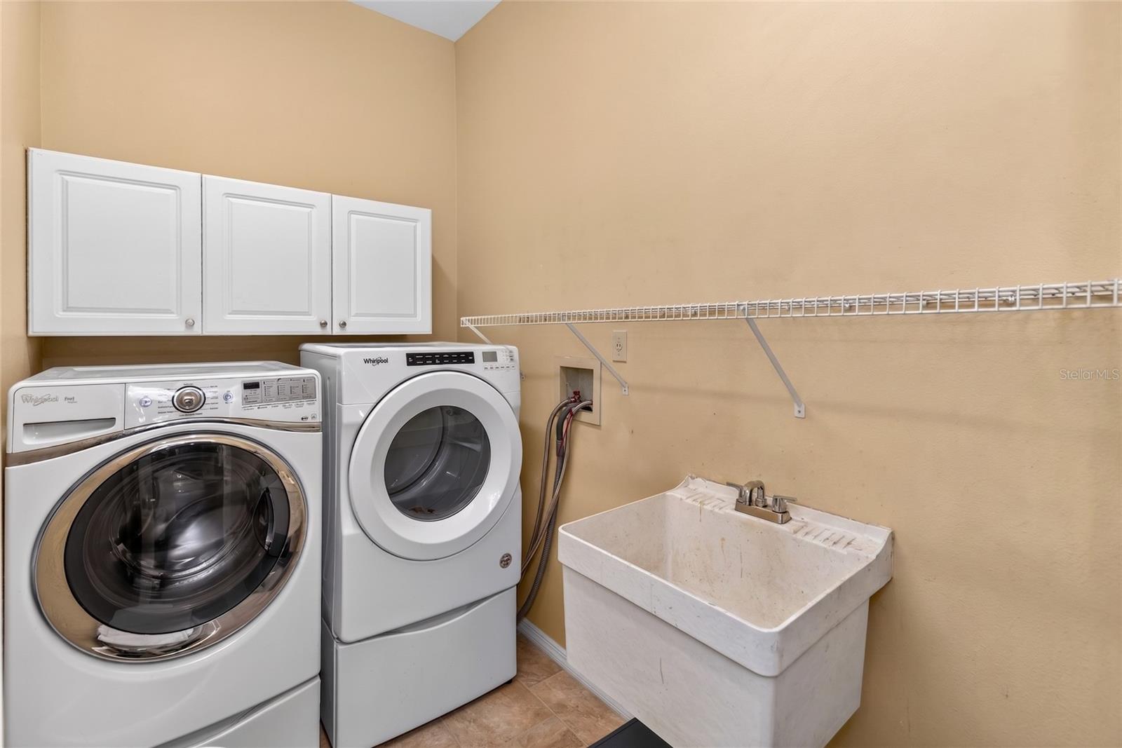 1907 Westbourne Dr Property Photo 24