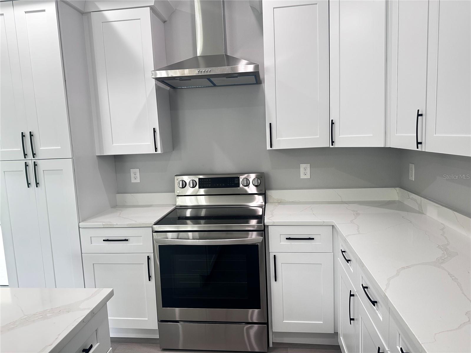 221 W Euclid Ave Property Photo 3