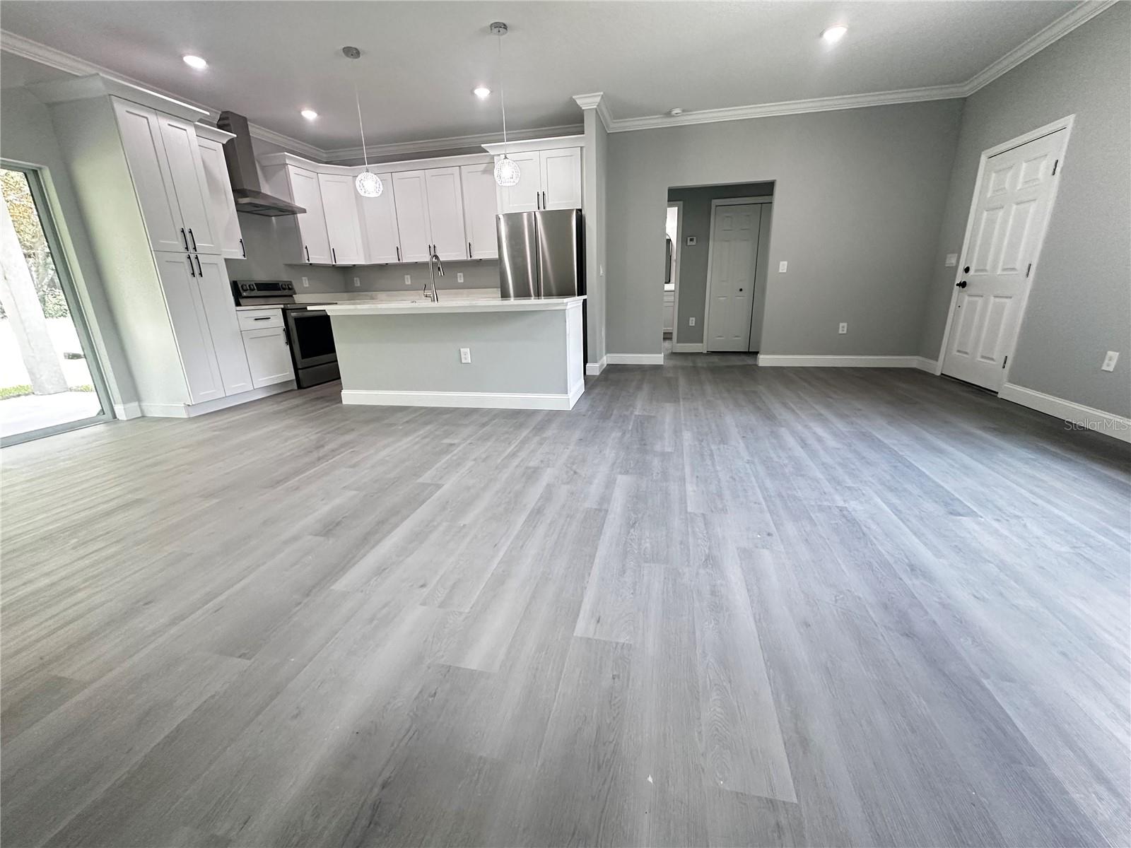 221 W Euclid Ave Property Photo 6