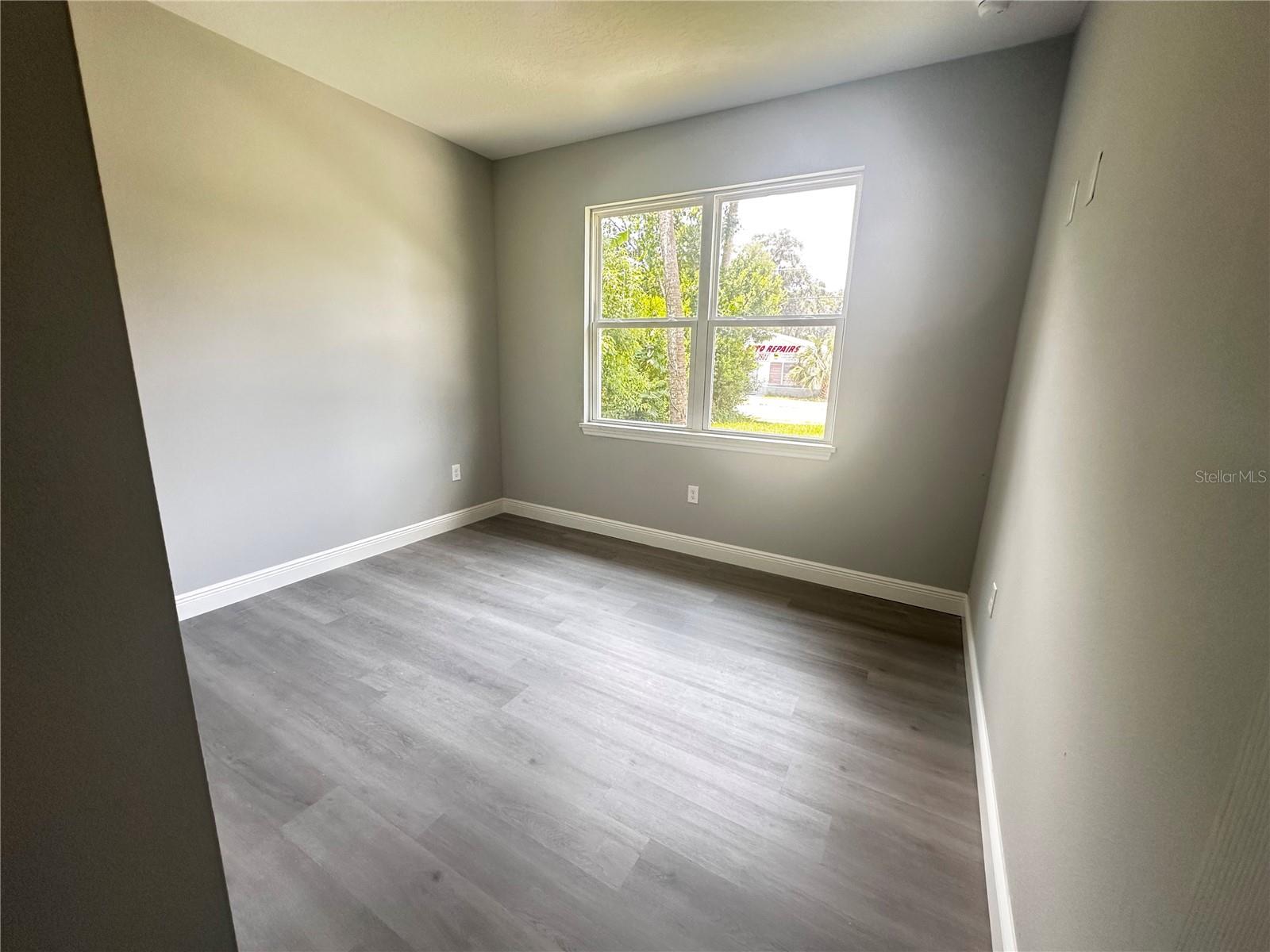 221 W Euclid Ave Property Photo 10