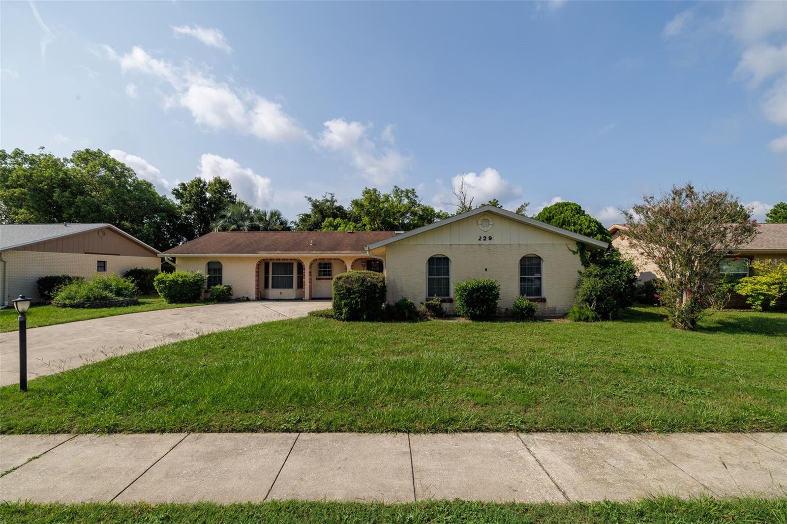229 Georgetowne Blvd Property Photo 2