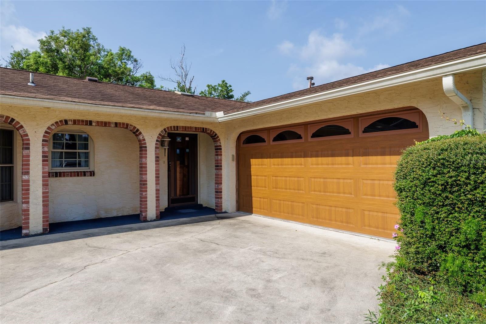 229 Georgetowne Blvd Property Photo 3
