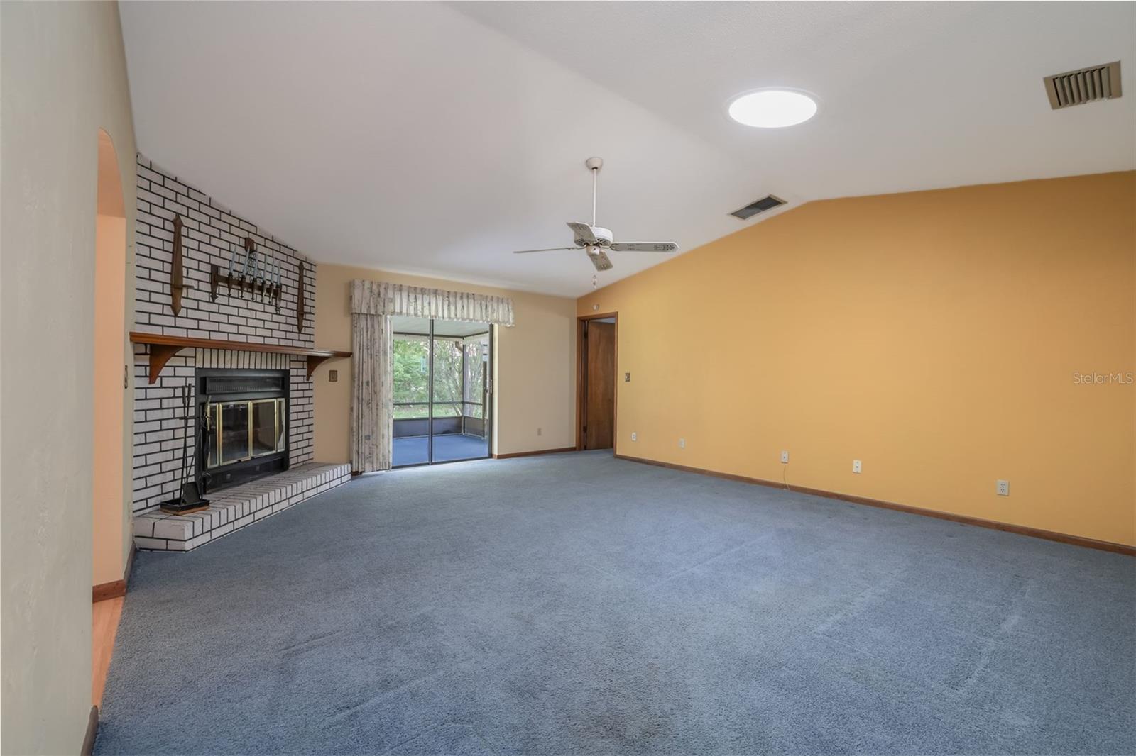 229 Georgetowne Blvd Property Photo 5