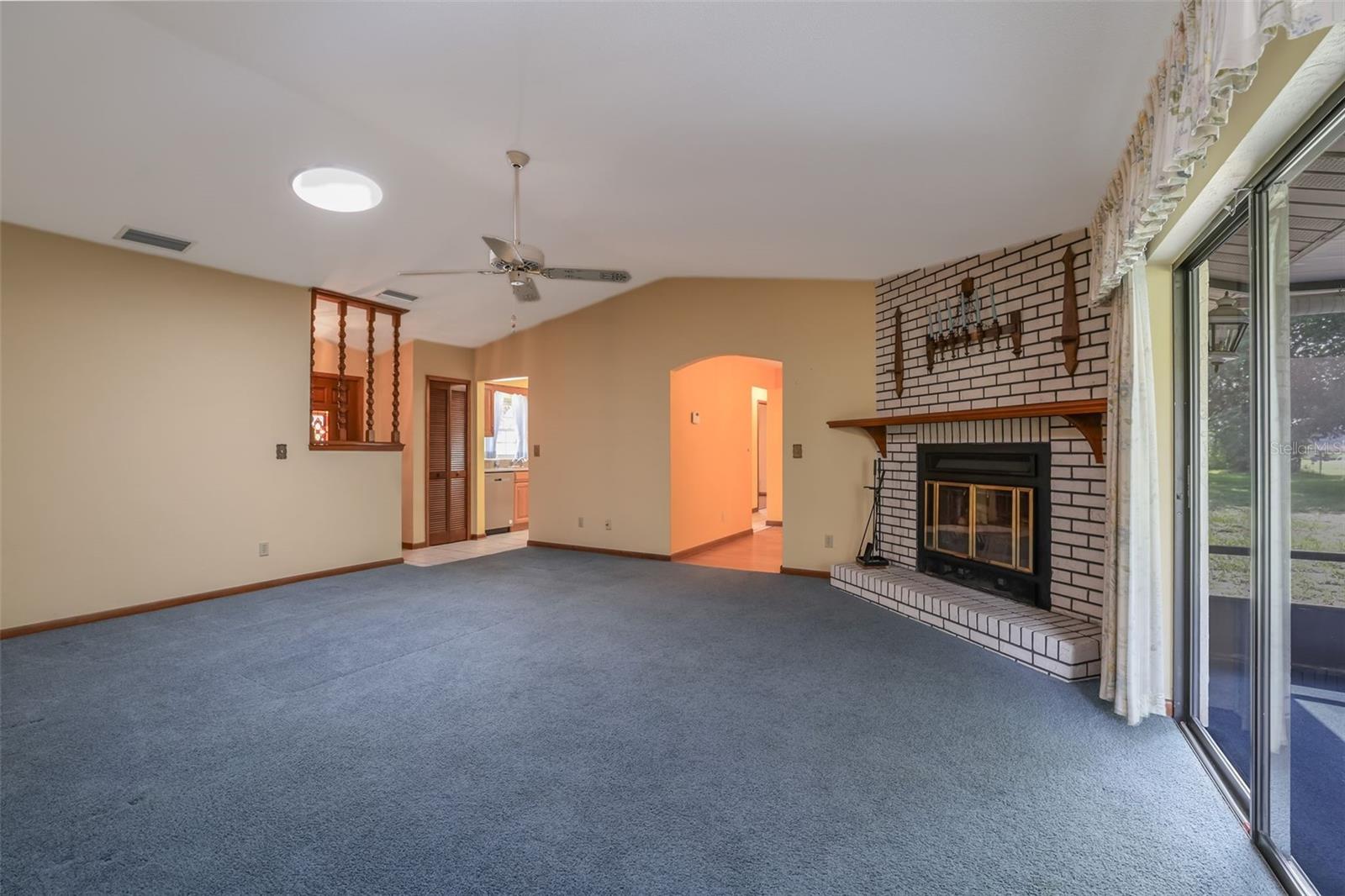 229 Georgetowne Blvd Property Photo 6