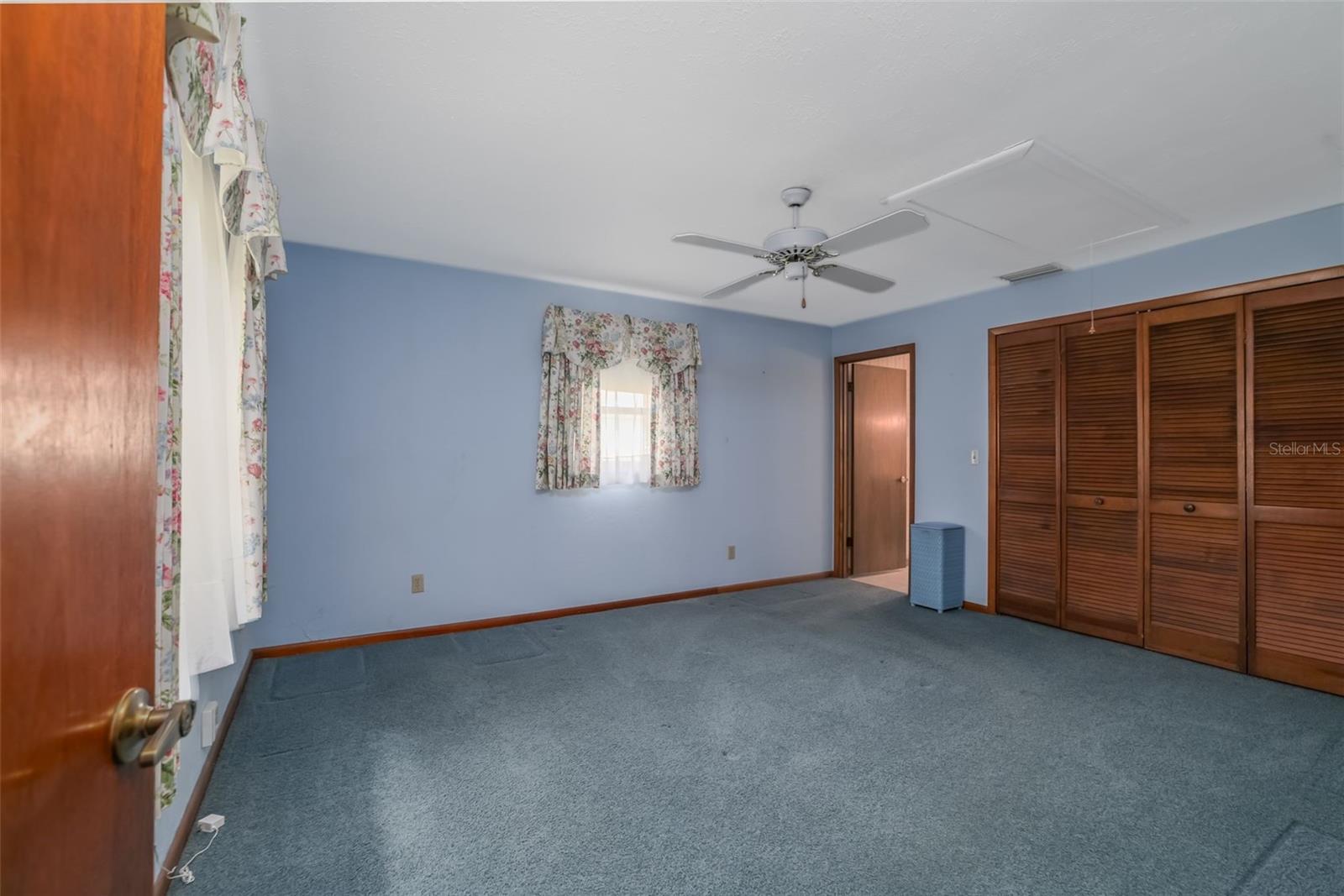 229 Georgetowne Blvd Property Photo 14