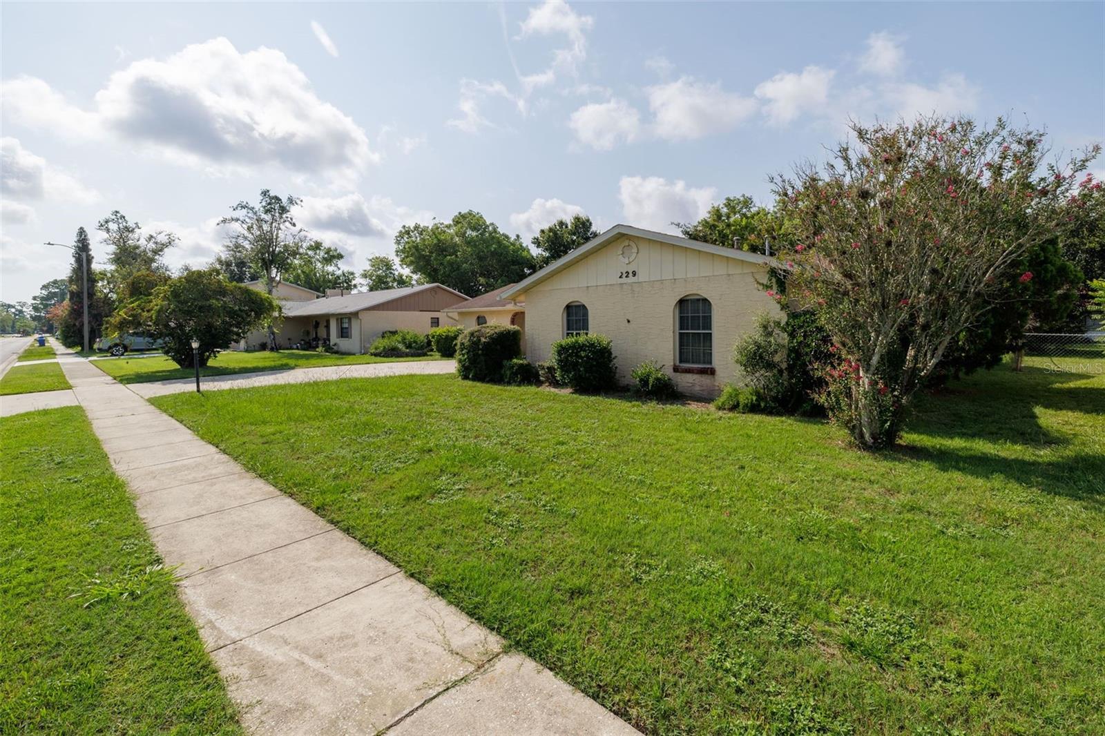 229 Georgetowne Blvd Property Photo 28