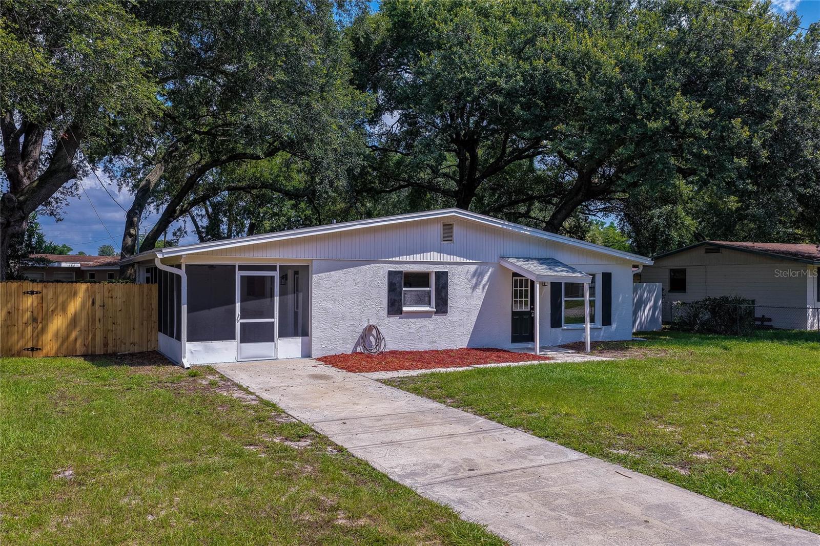 1220 Leon Ln Property Photo 2