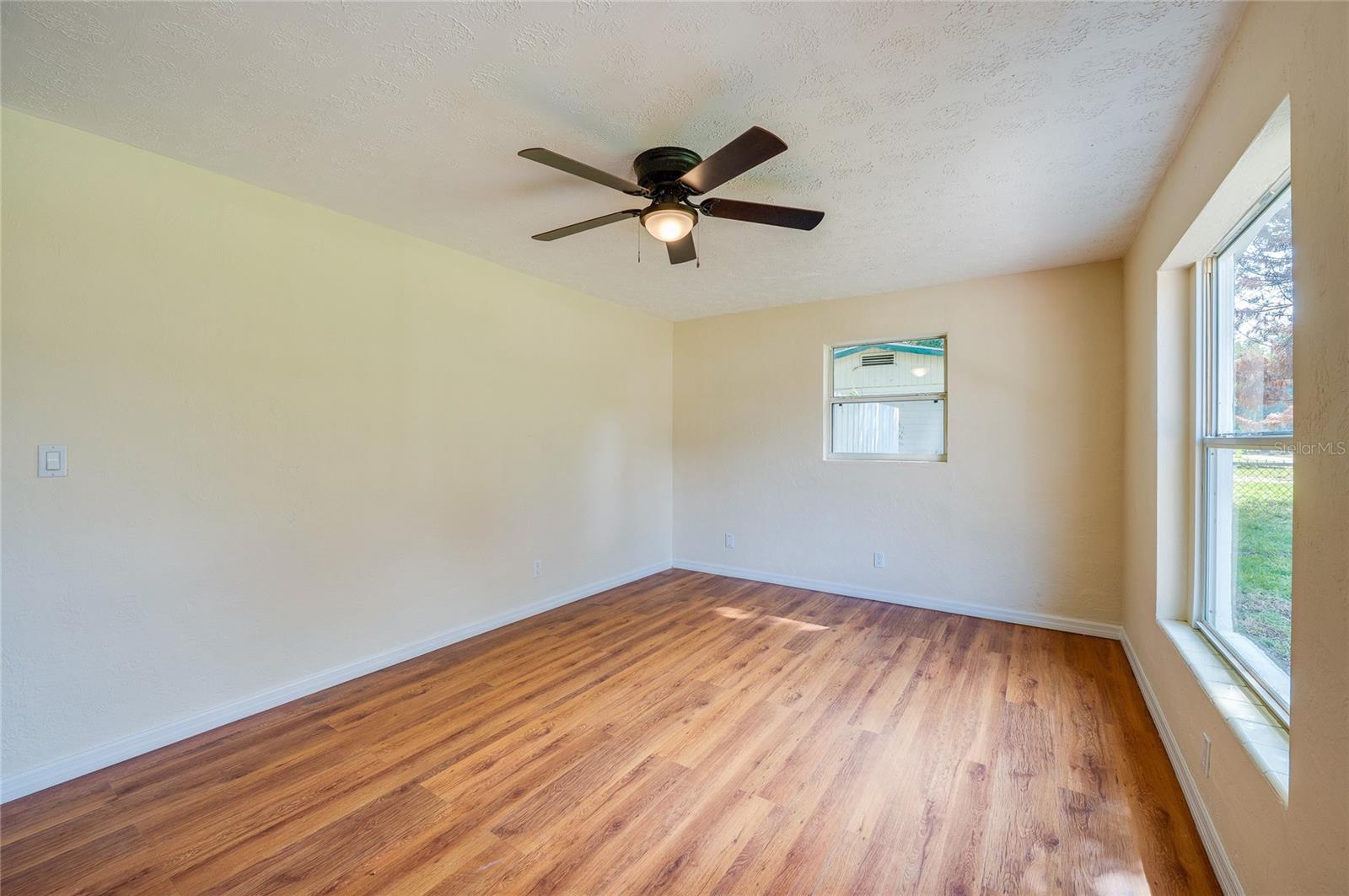 1220 Leon Ln Property Photo 6