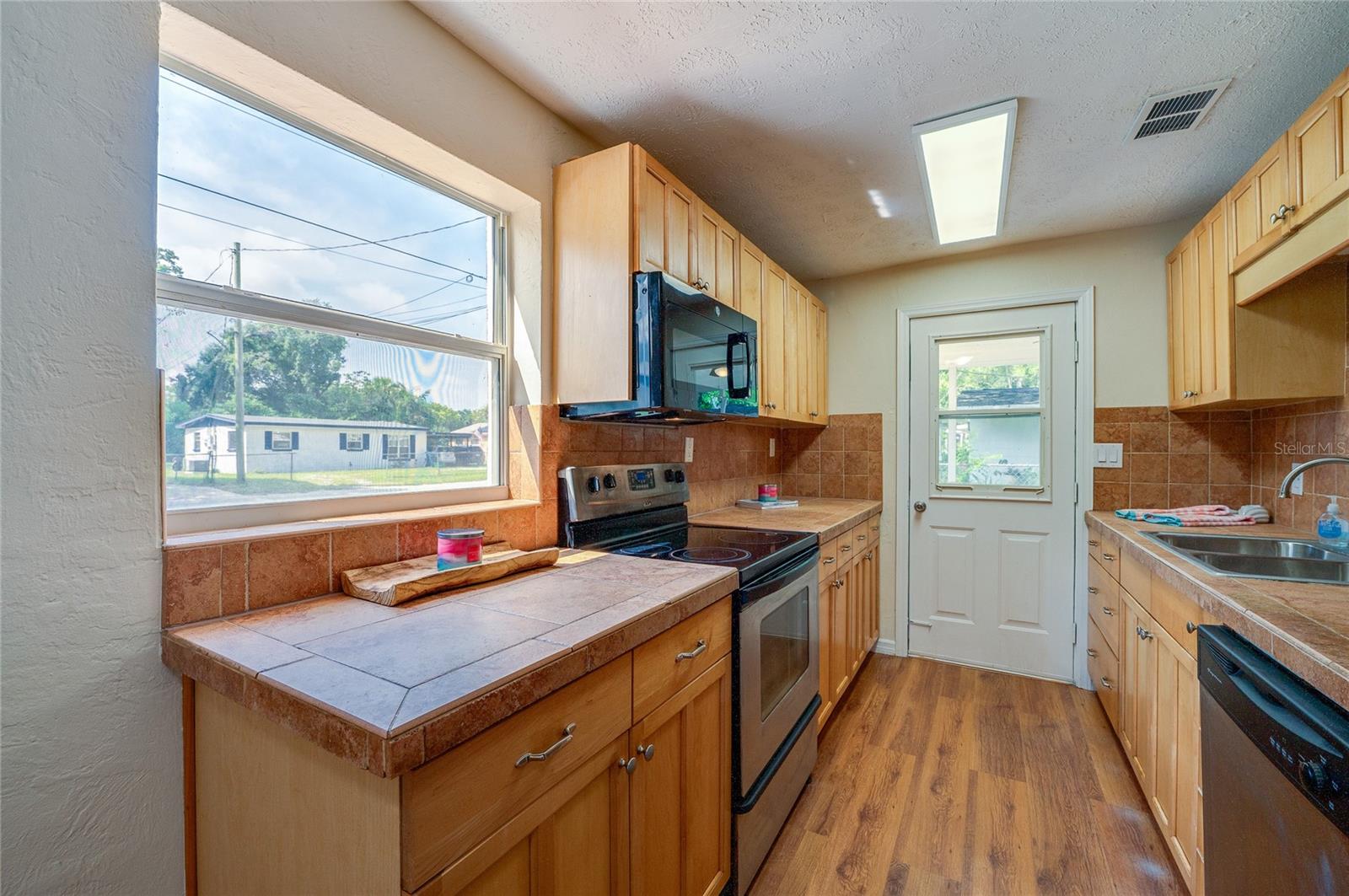 1220 Leon Ln Property Photo 10