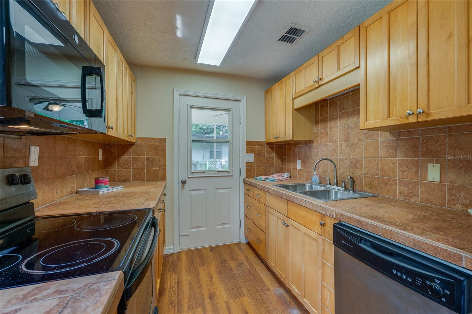 1220 Leon Ln Property Photo 11