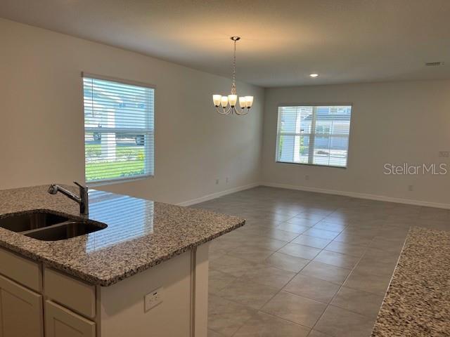 642 Belgrove St Property Photo 6