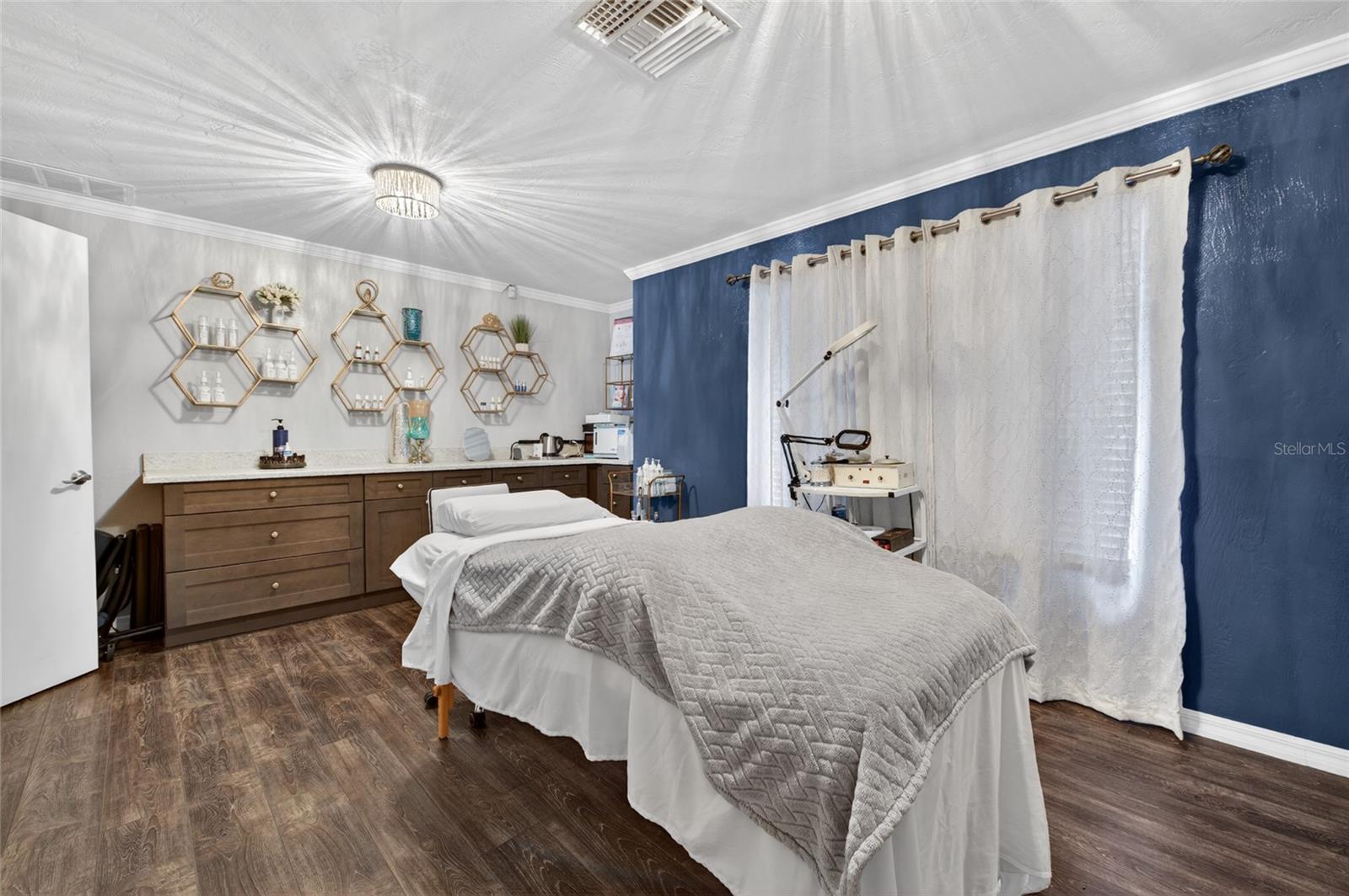 555 W Granada Blvd #b7 Property Photo 5