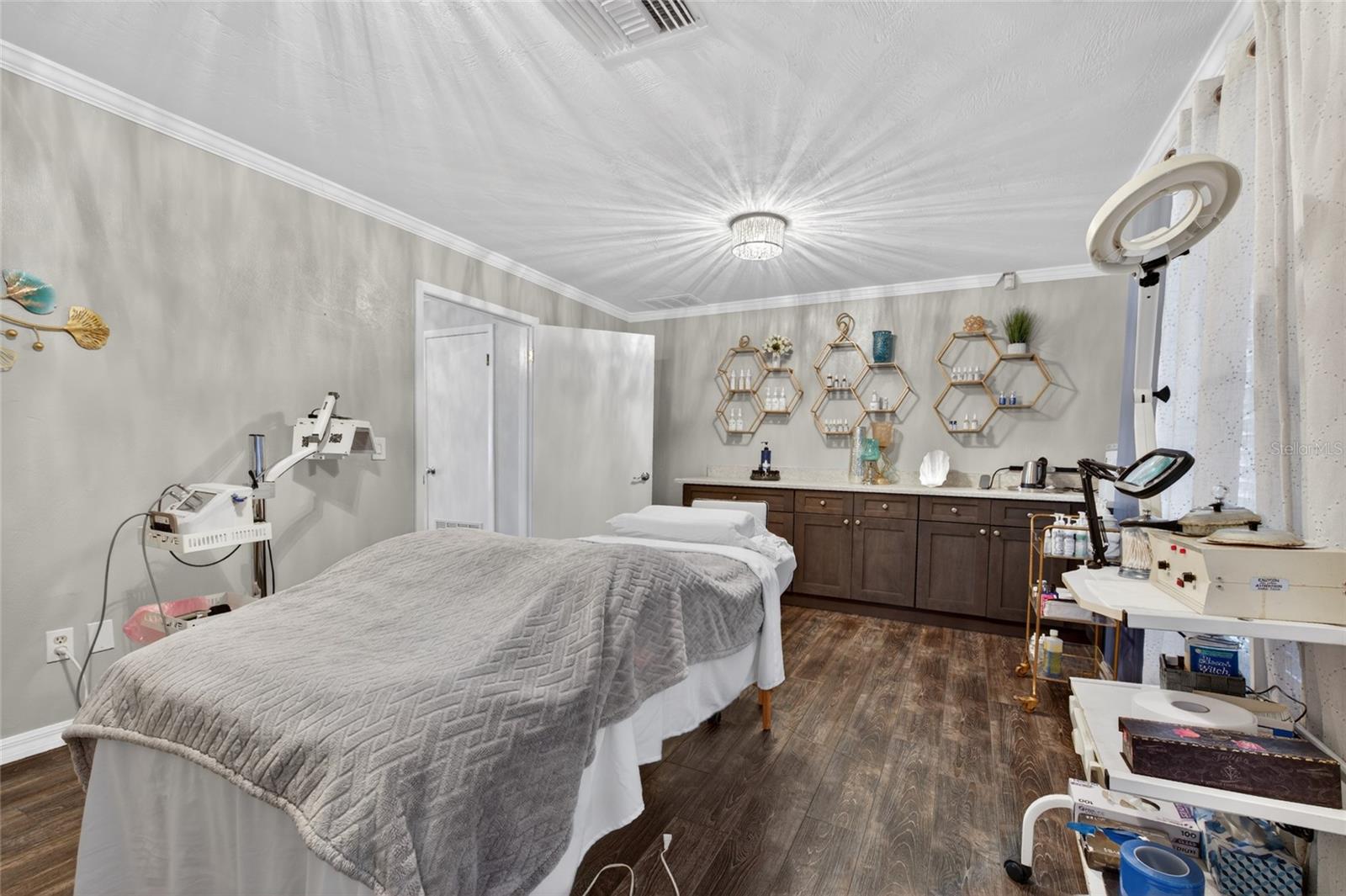 555 W Granada Blvd #b7 Property Photo 6