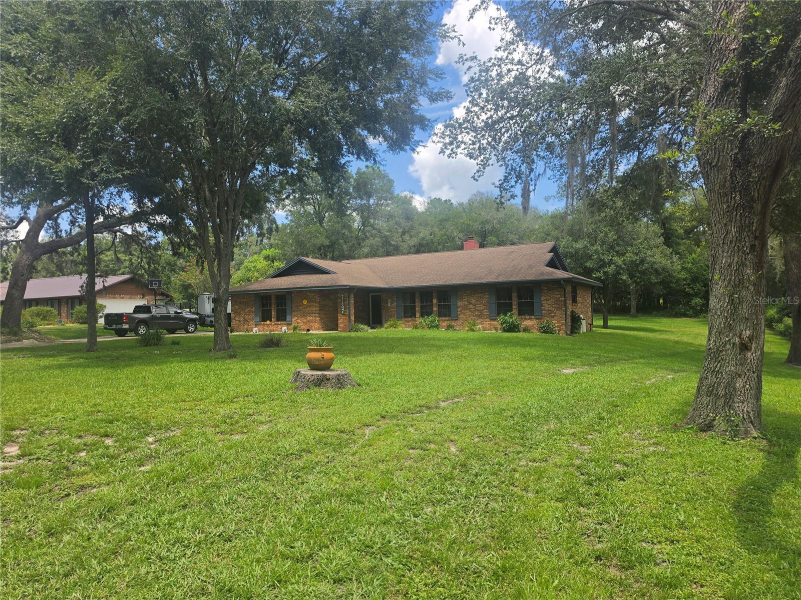 2417 S Oak Park Dr Property Photo 3